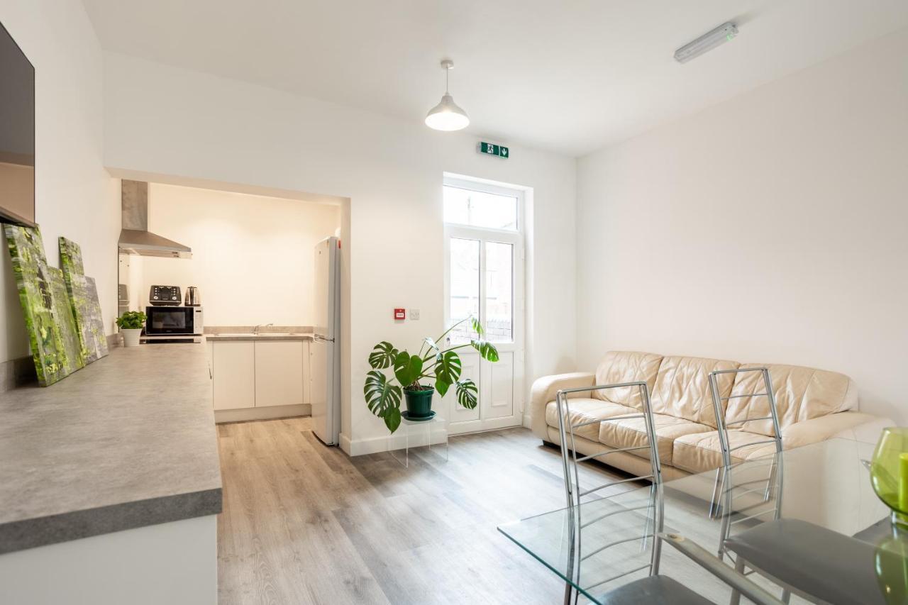 فيلا Whole House In Centre Of Town Ideal For Contractors And Professionals نورمانتون المظهر الخارجي الصورة