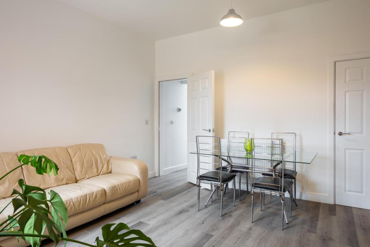 فيلا Whole House In Centre Of Town Ideal For Contractors And Professionals نورمانتون المظهر الخارجي الصورة